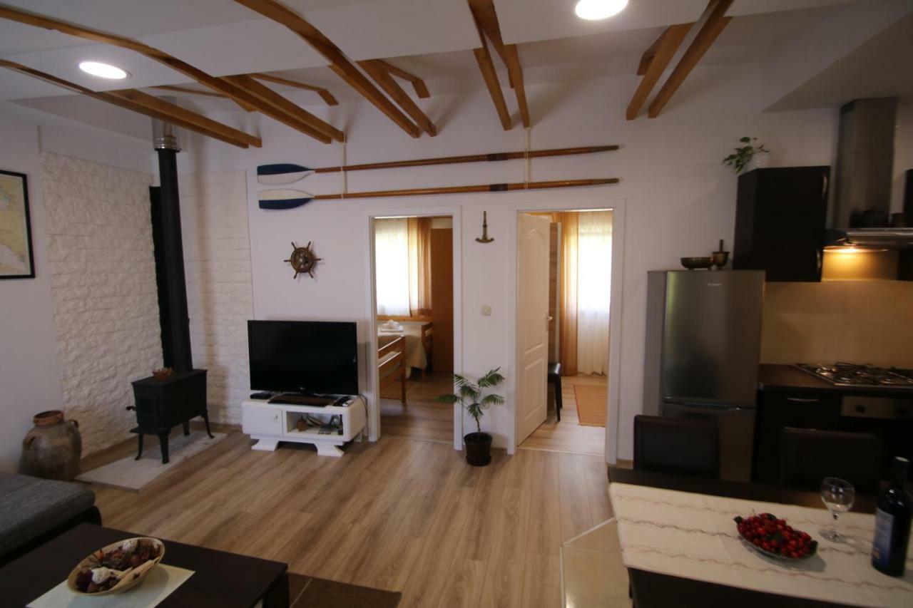 Oak House Villa Zadvarje Exterior photo